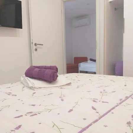 Kolombo * Gradac (Split-Dalmatia)
