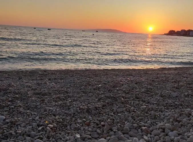 Kolombo * Gradac (Split-Dalmatia)